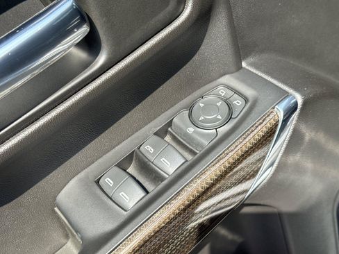 Used 2022 Chevrolet Silverado 1500 LT AWD/4WD image 18