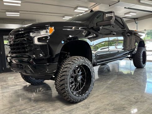 Used 2024 Chevrolet Silverado 1500 High Country w/ Technology Package AWD/4WD image 4