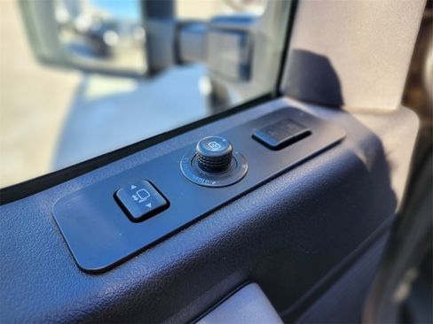 Used 2016 Ford F250 Lariat w/ Lariat Interior Package image 17