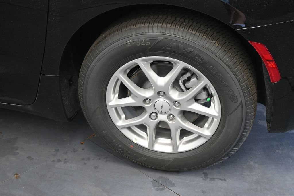New 2027 Chrysler Pacifica Select w/ Family Tech Group FWD image 9