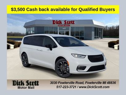 New 2026 Chrysler Pacifica Select