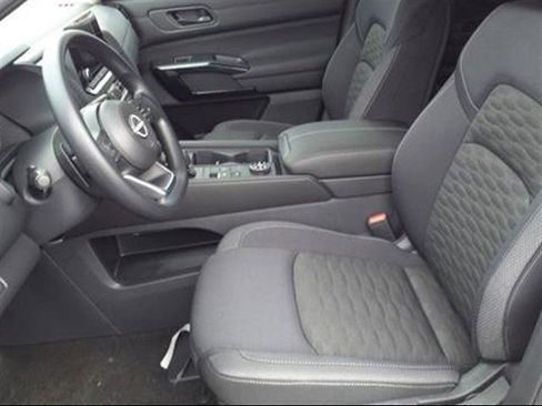 New 2025 Nissan Pathfinder S image 28