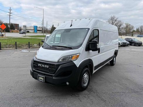 Used 2025 RAM ProMaster 2500 w/ Convenience Group image 3