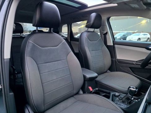 Used 2023 Volkswagen Taos SE w/ Panoramic Sunroof Package image 27