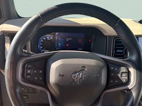 Used 2023 Ford Bronco Wildtrak image 15