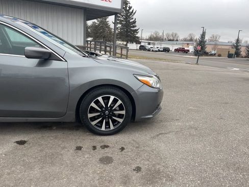 Used 2018 Nissan Altima 2.5 SV image 16