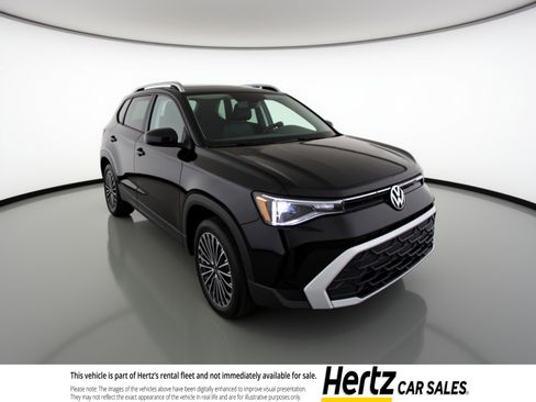 Used 2025 Volkswagen Taos SE image 1