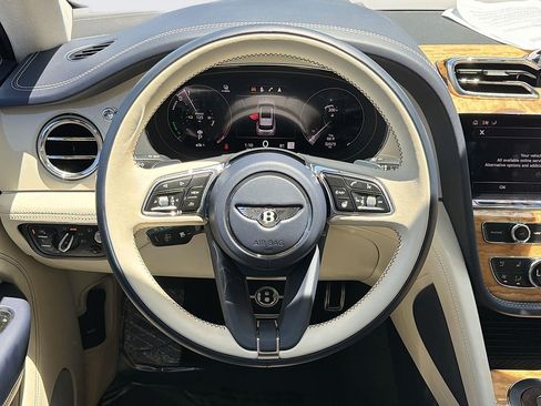 Used 2023 Bentley Bentayga Plug-In Hybrid AWD/4WD image 8