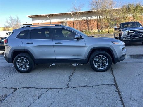 Used 2017 Jeep Cherokee Latitude w/ Safety/Convenience Group image 2