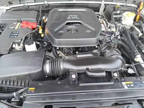 Used 2021 Jeep Wrangler Unlimited Sahara w/ Cold Weather Group image 28