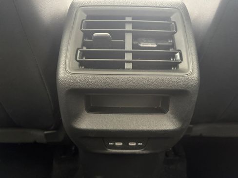 New 2025 Volkswagen Tiguan SE image 21