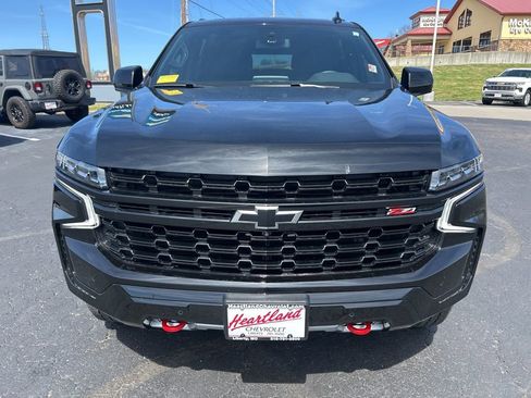 Used 2024 Chevrolet Suburban Z71 w/ Luxury Package AWD/4WD image 2