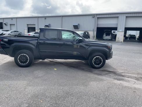Used 2025 Toyota Tacoma TRD Off-Road AWD/4WD image 16