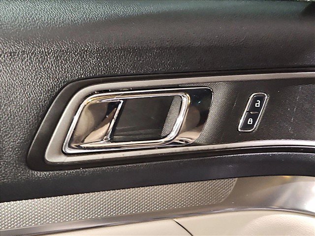 Used 2019 Ford Explorer XLT w/ Equipment Group 202A FWD image 21