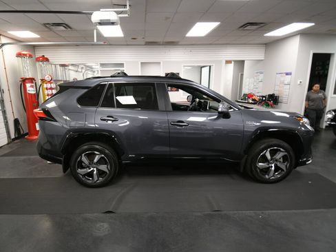 Used 2023 Toyota RAV4 SE w/ Weather & Moonroof Package AWD/4WD image 9