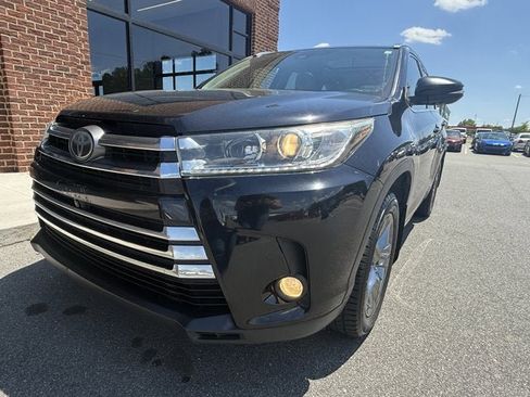 Used 2017 Toyota Highlander Limited AWD/4WD image 10