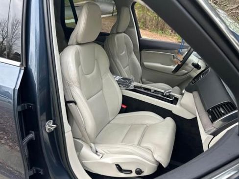 Used 2023 Volvo XC90 B6 Ultimate w/ Protection Package Premier image 7