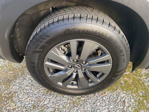 Used 2024 Nissan Pathfinder SV image 14