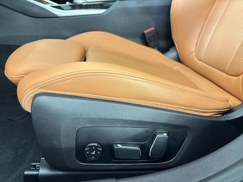 Used 2024 BMW 330i Sedan w/ Convenience Package image 12