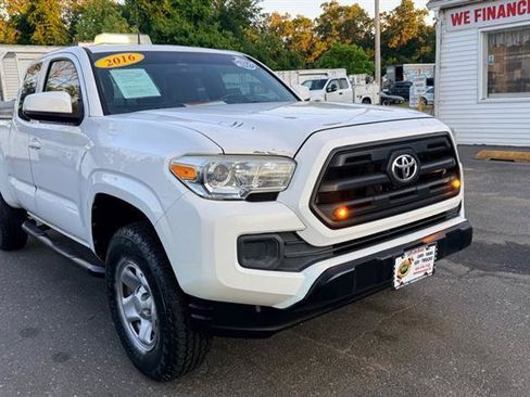 Used 2016 Toyota Tacoma SR w/ SR Convenience Package AWD/4WD image 4