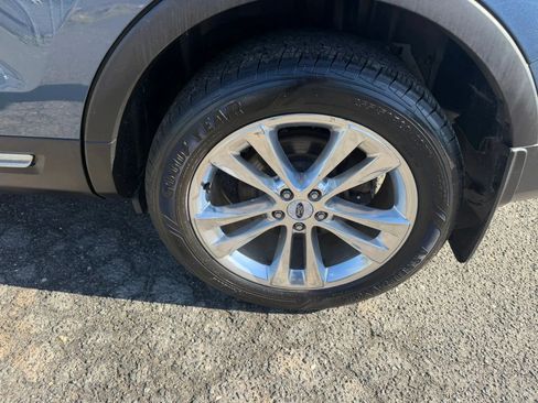 Used 2019 Ford Explorer XLT w/ Equipment Group 202A AWD/4WD image 9