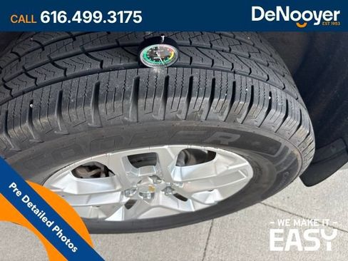 Used 2019 Chevrolet Traverse LT FWD image 11
