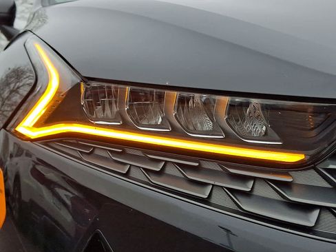 Used 2021 Kia K5 LXS image 10