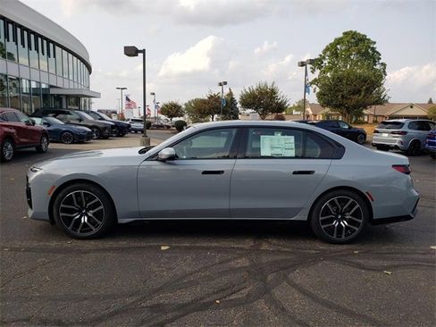 New 2025 BMW 760i xDrive image 2
