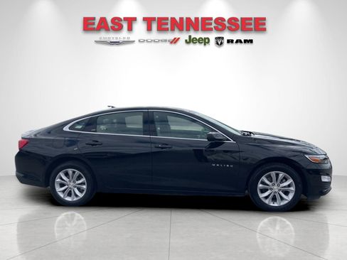 Used 2025 Chevrolet Malibu LT image 2