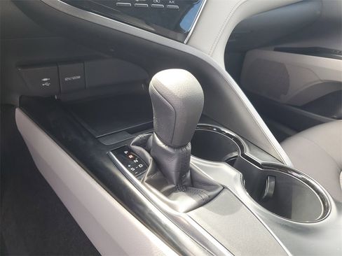 Used 2018 Toyota Camry LE image 28