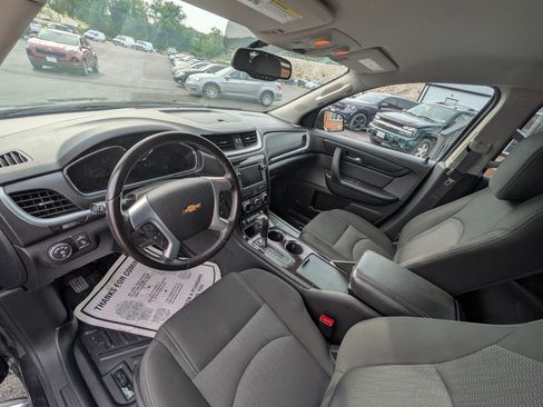 Used 2017 Chevrolet Traverse LT w/ LPO, 'HIT The Road' Package FWD image 17