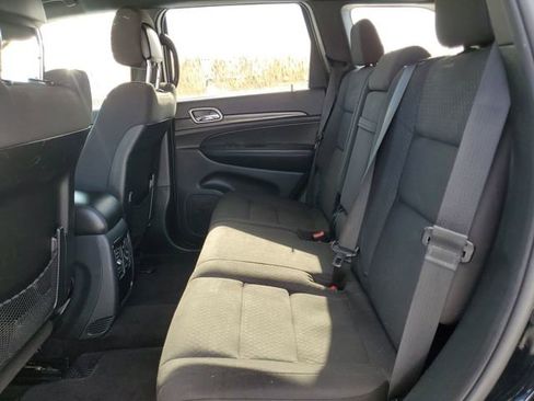 Used 2018 Jeep Grand Cherokee Laredo image 23