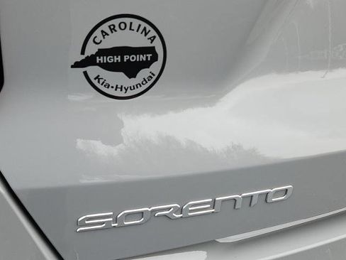 New 2025 Kia Sorento S image 5