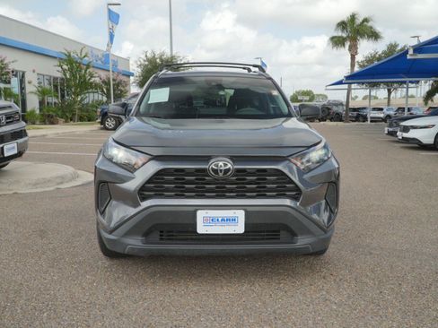 Used 2021 Toyota RAV4 LE FWD image 2