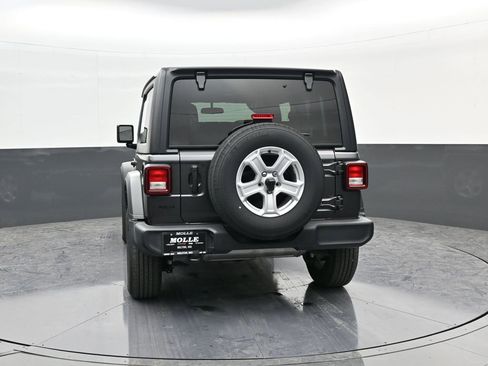 Used 2021 Jeep Wrangler Sport S image 5