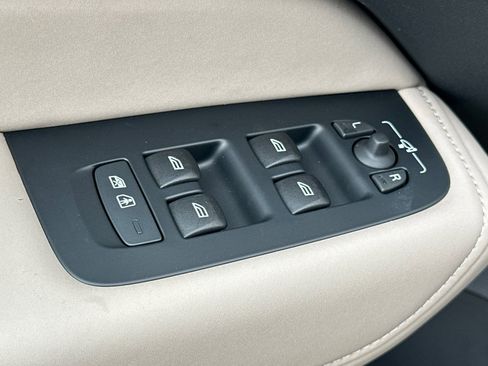 New 2026 Volvo XC60 B5 Plus w/ Protection Package Premier AWD/4WD image 11