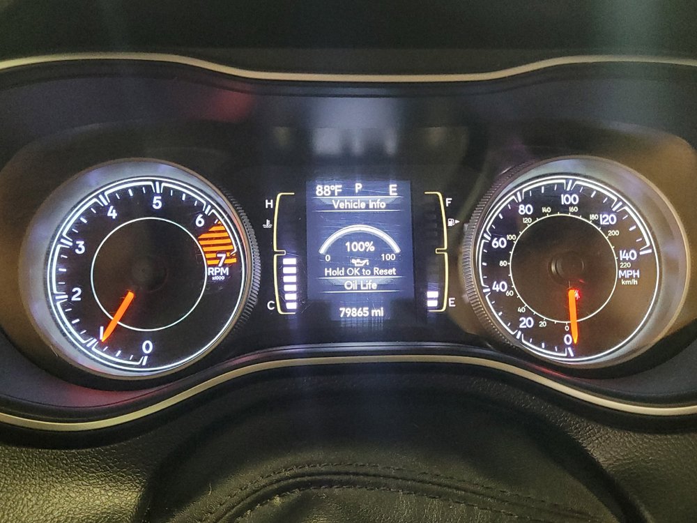 Used 2019 Jeep Cherokee Latitude w/ Popular Appearance Group AWD/4WD image 23