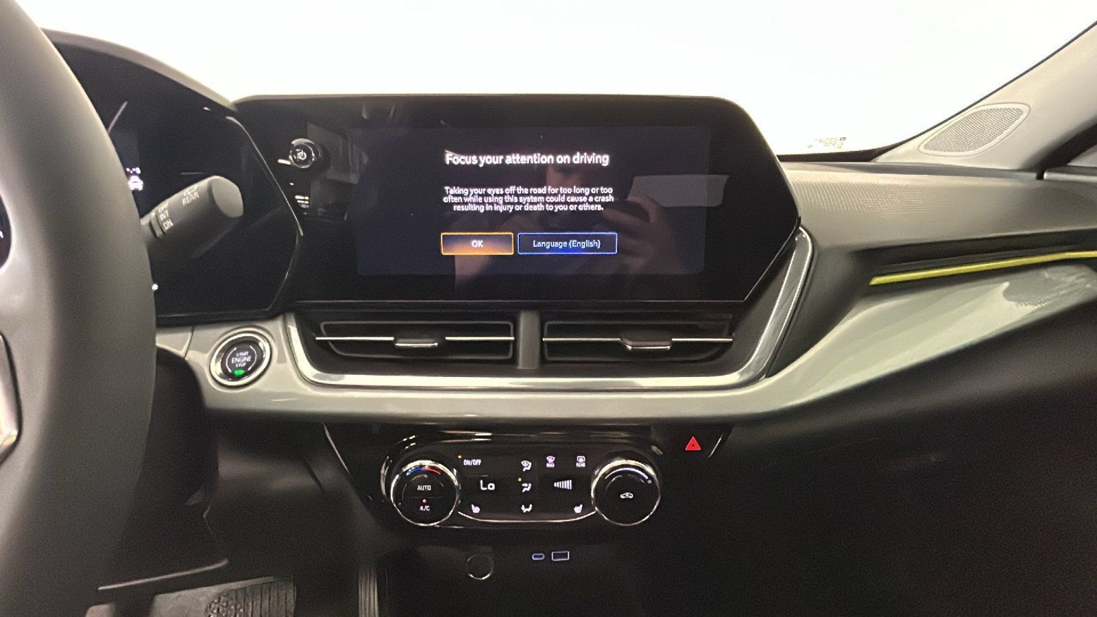 Used 2024 Chevrolet Trax LT w/ LT Convenience Package FWD image 27
