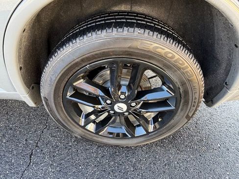 Certified 2025 Dodge Durango GT image 13