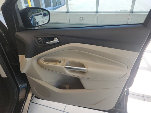 Used 2017 Ford Escape SE w/ SE Leather Comfort Package FWD image 17