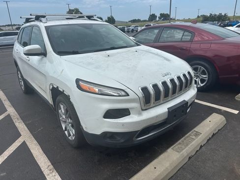 Used 2018 Jeep Cherokee Limited FWD image 3