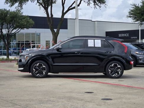 Certified 2023 Kia Niro Wind w/ Wind Preserve Package FWD image 4