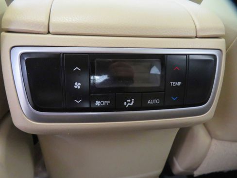 Used 2019 Toyota Highlander SE image 53