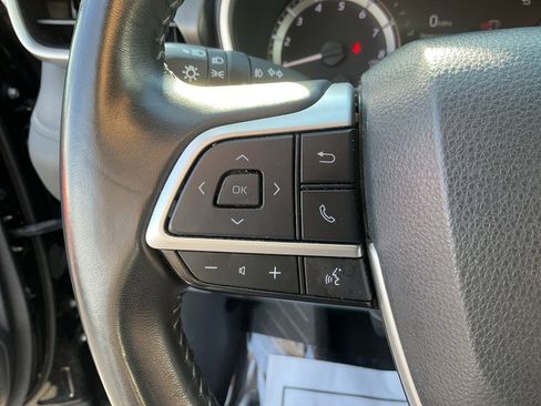 Used 2023 Toyota Highlander XLE image 8