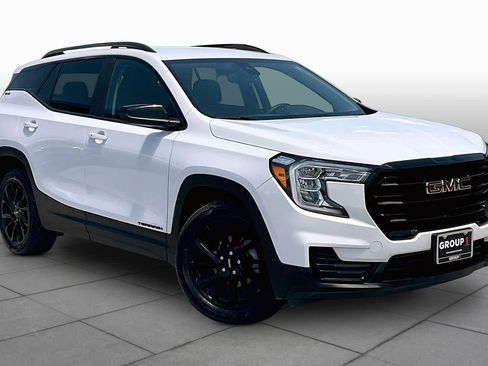 Used 2023 GMC Terrain SLE w/ Driver Convenience Package FWD image 3