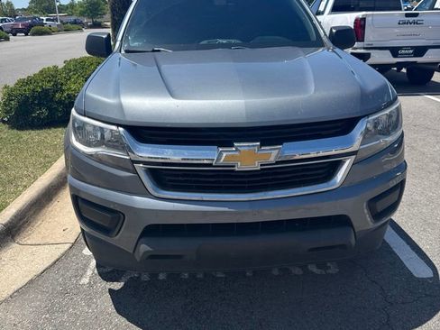 Used 2019 Chevrolet Colorado W/T RWD image 2