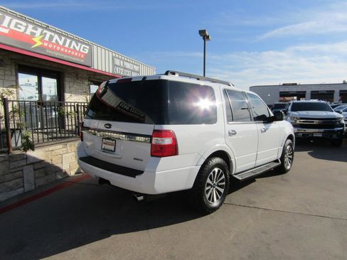 Used 2016 Ford Expedition XLT image 4