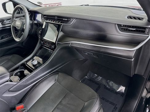 Used 2023 Jeep Grand Cherokee Altitude image 32