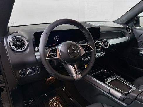 New 2025 Mercedes-Benz GLB 250 4MATIC image 9