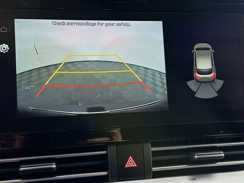 Used 2022 Kia Niro EX Premium image 23